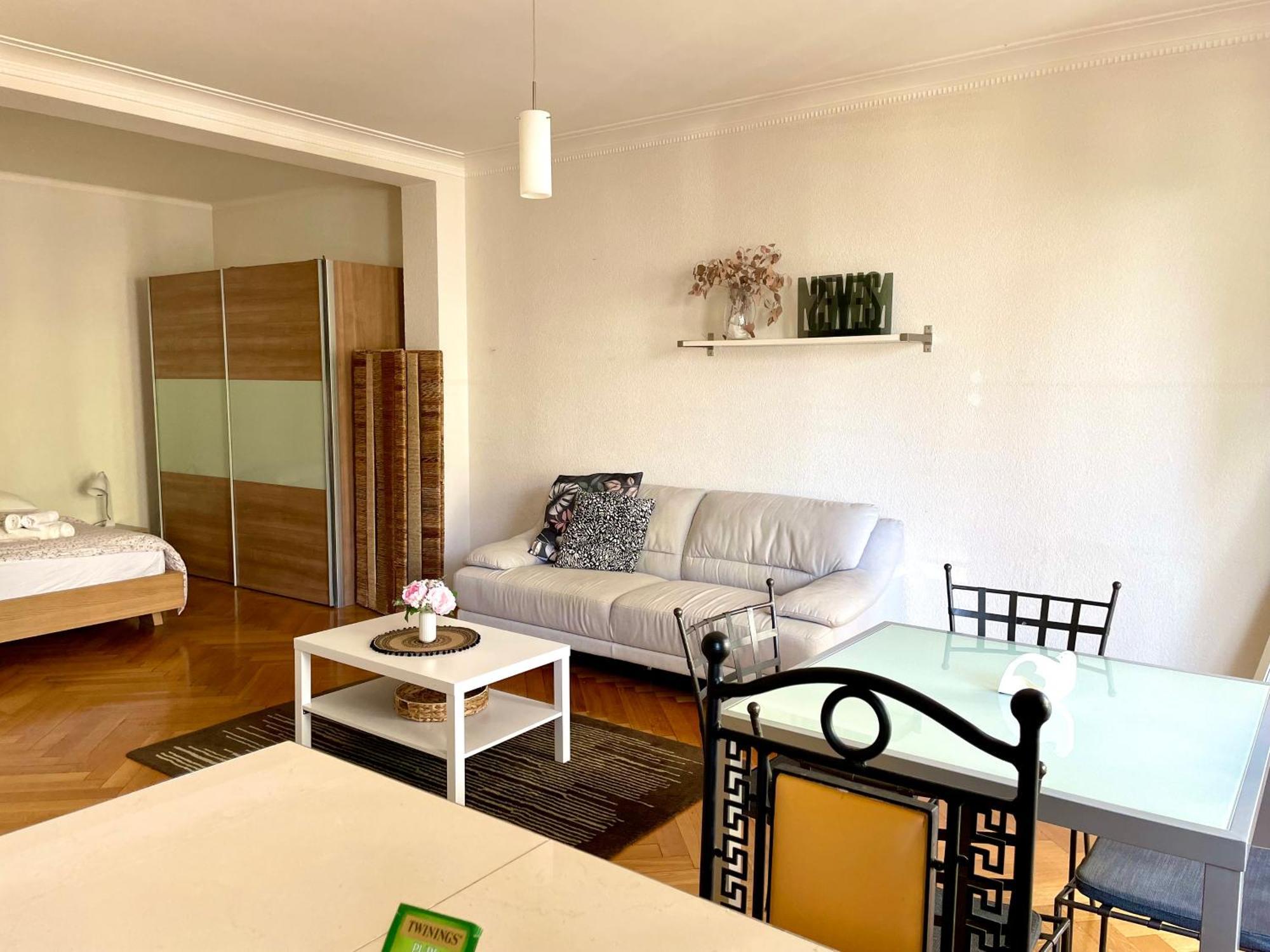 9 Minutes From Train Statio Apartamento